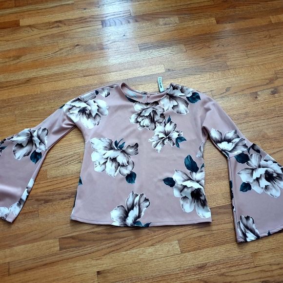 Design Lab Retro Bell Sleeve Floral Top - Picture 1 of 2